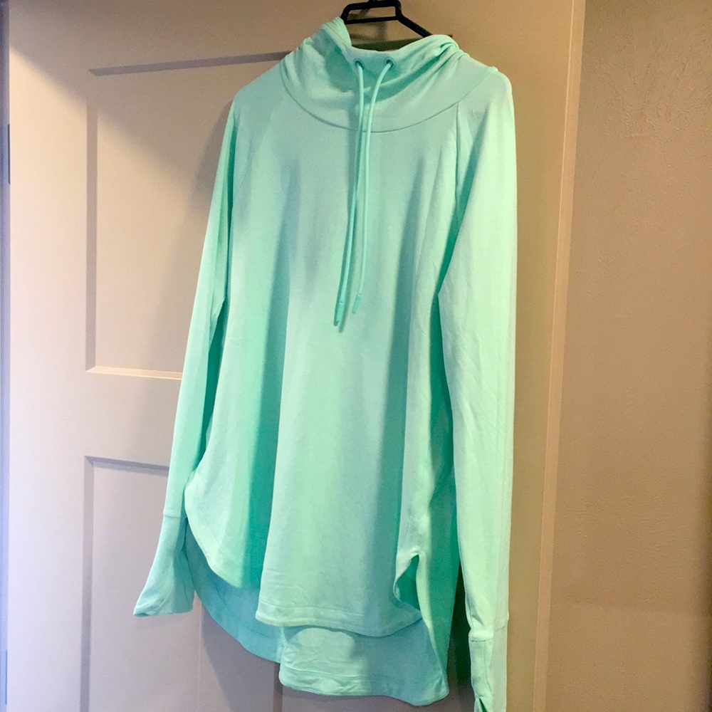 Athleta Mint Green Long Sleeved Workout Shirt 💚